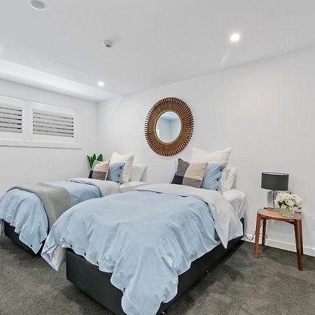 Luxurious Lakefront Penthouse 와나카 외부 사진
